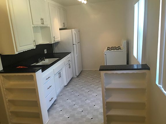 3rd image of 1254 N Orange Dr APT 1