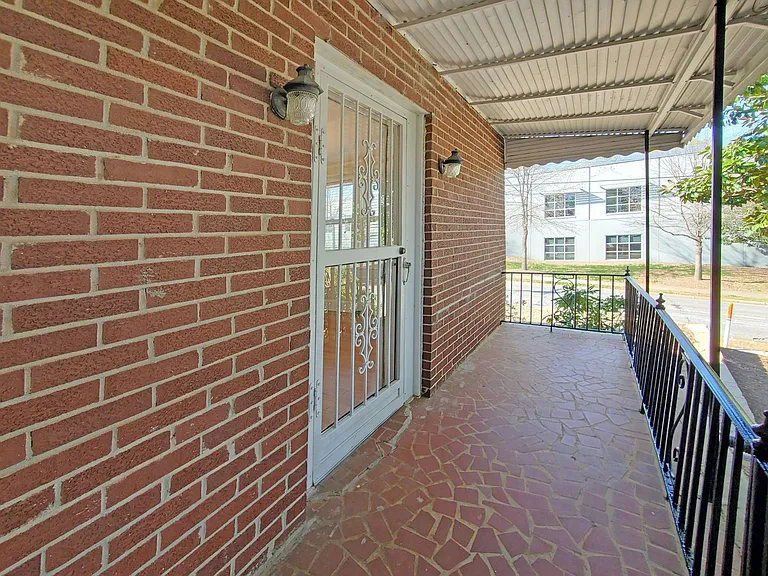 504 University Rdg — Photo 22