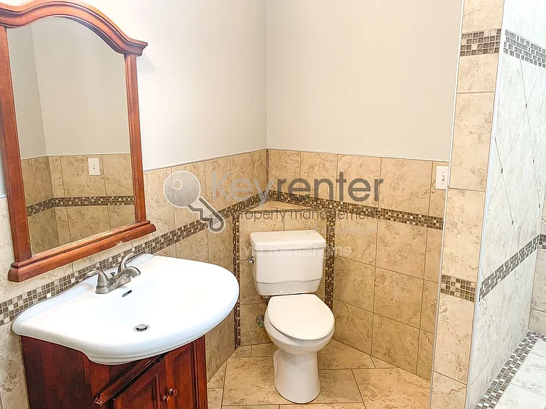 115 N Larchmont Ave #B — Photo 4