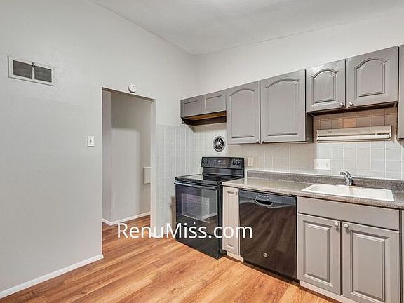 4th image of 330 Larry Dr