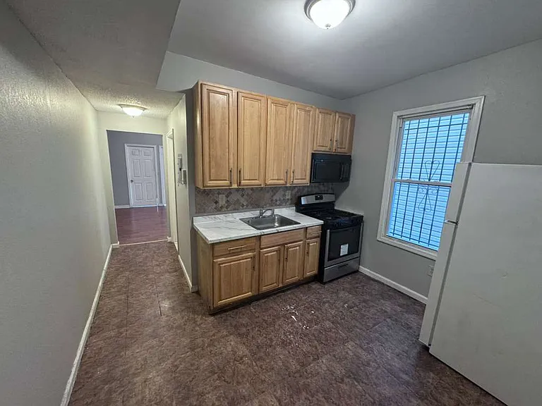 457 Hawthorne Ave #2 — Photo 3