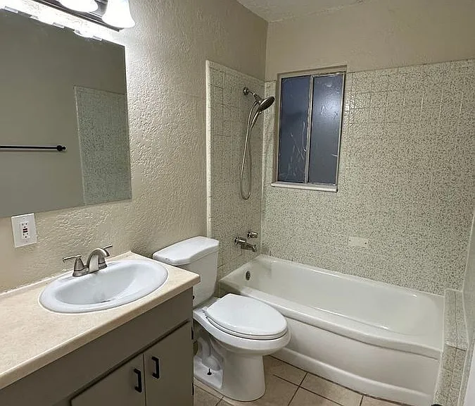 225 E Louise Ave — Photo 16