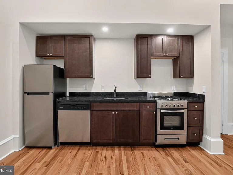 2008 Spruce St #1M — Photo 9