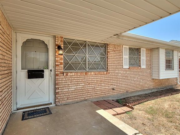 3rd image of 8012 S Villa Ave