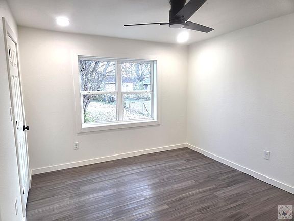 5th image of 1305 W Avenue C St