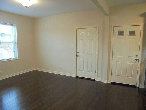 4th image of 4822 W Hutchinson St APT 9C