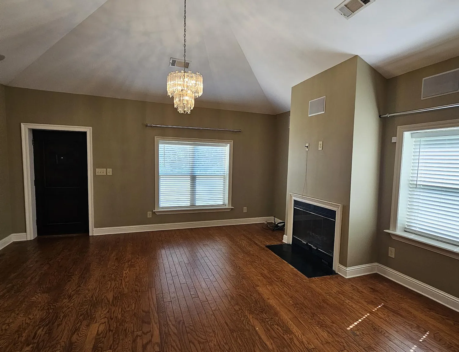 4 bed, 2624 sqft, $1,995 — Photo 4