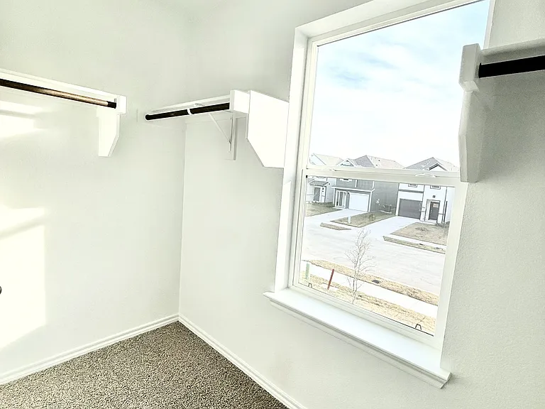 320 Cedar Ct — Photo 5