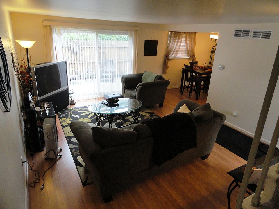 1st image of 3 Park Lane Ct