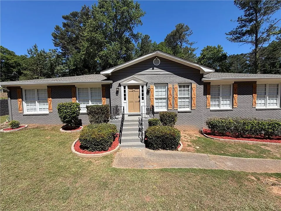 3336 Camelot Dr