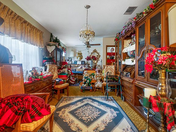 4th image of 8 Walnut Ave
