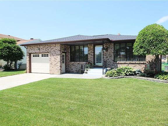 2nd image of 8 Knollwood Dr