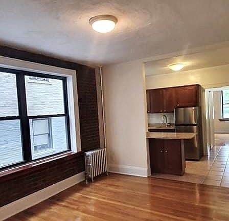 3rd image of 2124 Crescent St APT A7