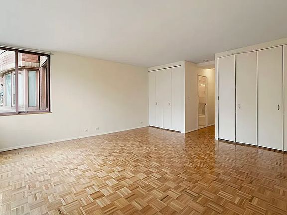 3rd image of 393 W 49th St APT 4X