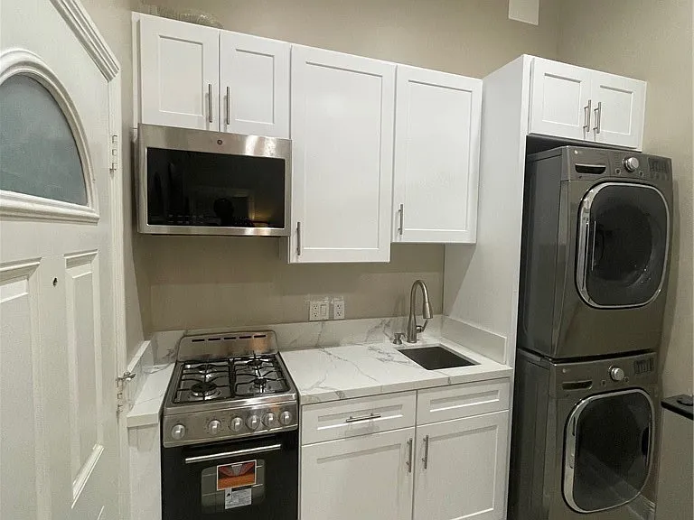 7524 Fountain Ave — Photo 1
