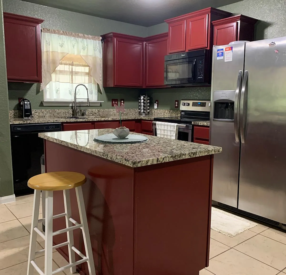 4 bed, 1.0 bath, 1400 sqft, $1,083 — Photo 2
