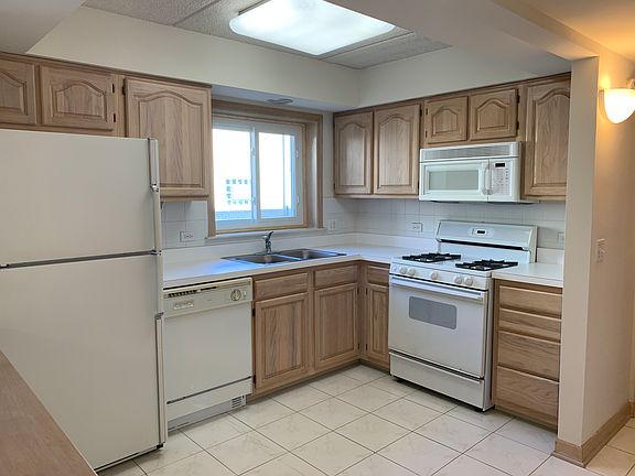 2nd image of 6472 N Northwest Hwy APT 105