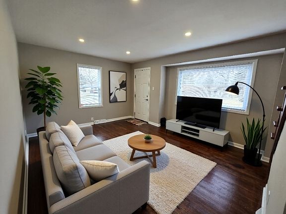 3rd image of 1501 Forest Ave