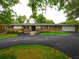 100 Bridle Ln, Elma, NY 14059