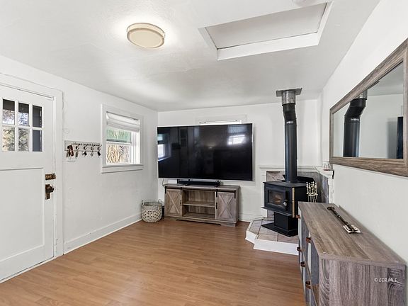 5th image of 486 S 6th St