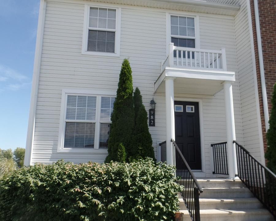 1st image of 982 Hartford Village Blvd