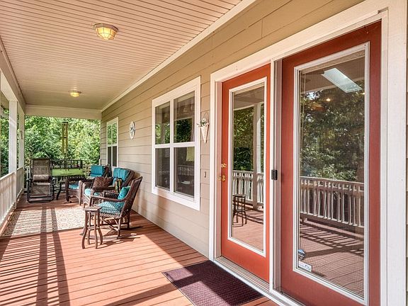 3rd image of 523 Sunnyside Shrs