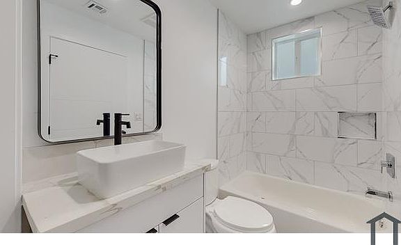 5th image of 234 N Burlington Ave