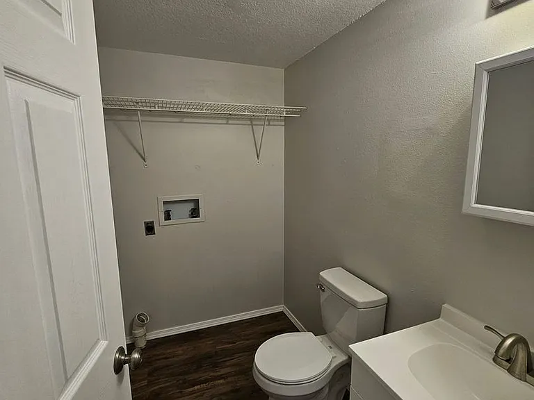 1100 W Crow St — Photo 8