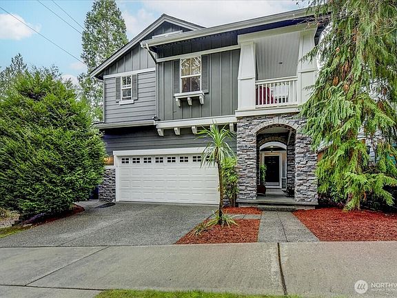 2nd image of 2462 172 Avenue NE