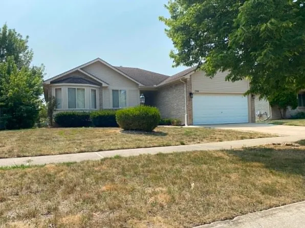 2100 Newburgh Dr, Troy, MI 48083