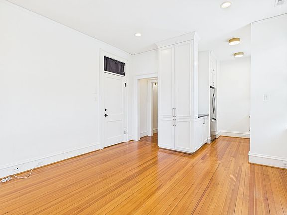 3rd image of 2025 Monument Ave #204