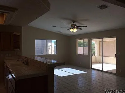 3 bed, 1889 sqft, $2,250 — Photo 3