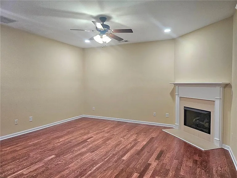2712 Beynon Ln — Photo 6