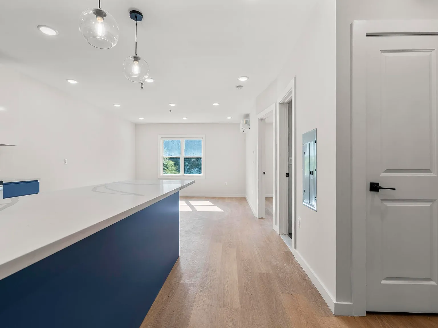 2 bed, 1111 sqft, $2,300 — Photo 4