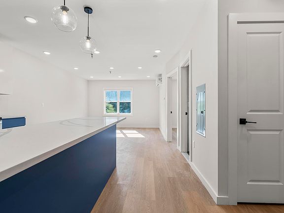 4th image of A55 Tunxis Ave #106