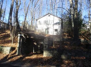 17 1st St, Windham, NH 03087