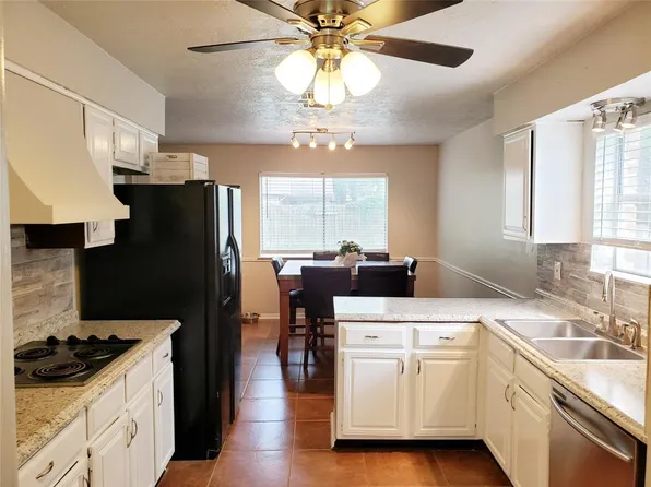 4919 Fitzwater Dr, Spring, TX 77373