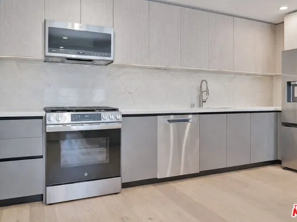 8261 1/2 W 4th St, Los Angeles, CA 90048