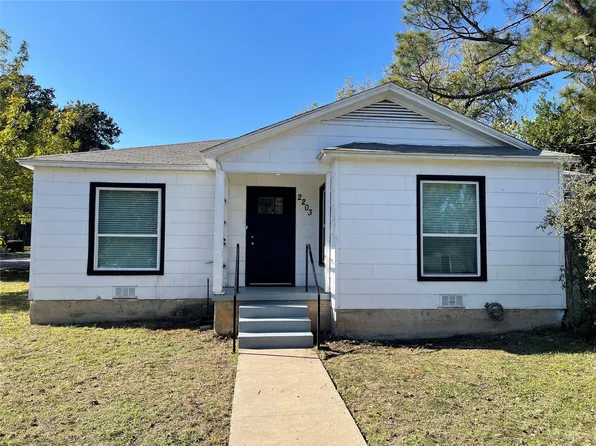 2203 Fowler Dr, Denton, TX 76209
