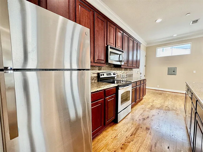 314 W Bell St #201 — Photo 18
