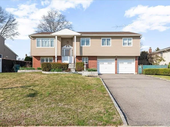 6 Michael Court, Bethpage, NY 11714