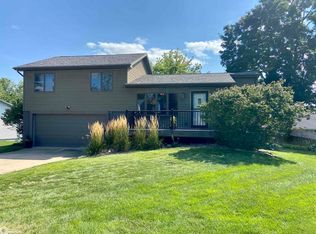 2205 Sugar Creek Ln, Marshalltown, IA 50158
