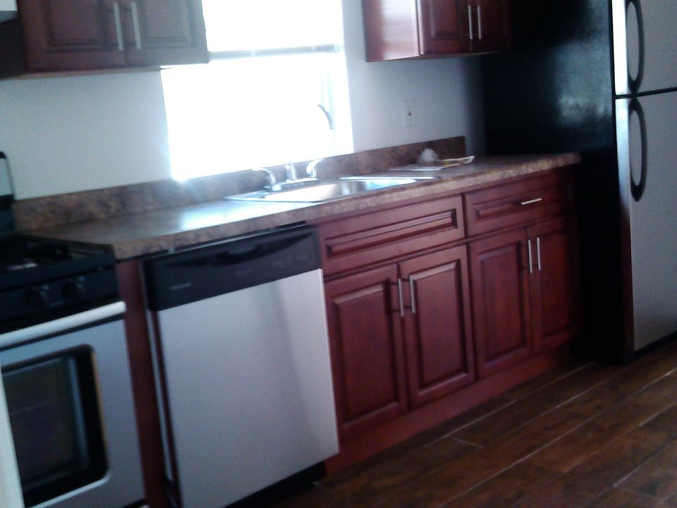 1st image of 142 Crescent Pl #2