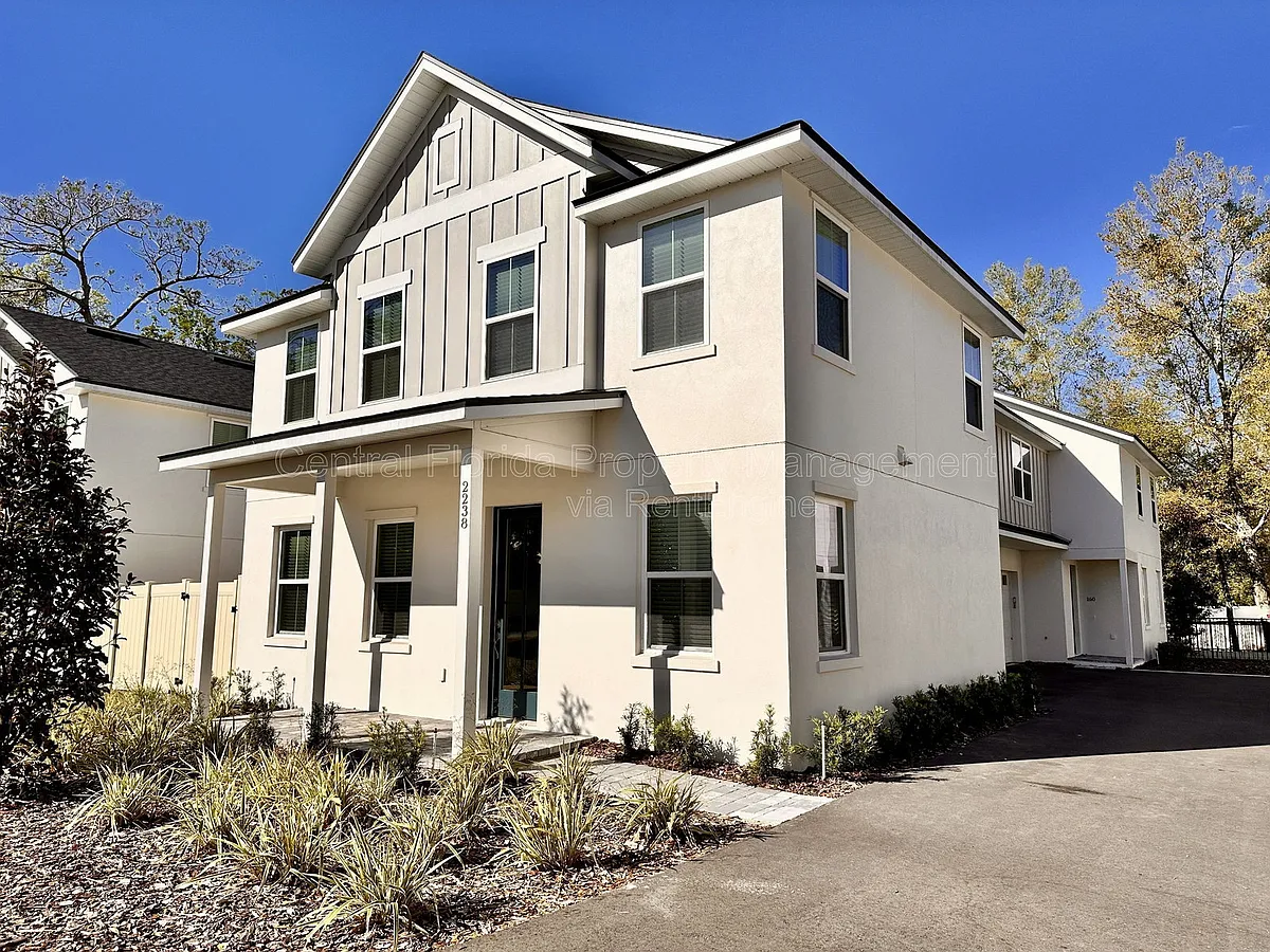 Building Photo - 2238 S Bumby Ave #160