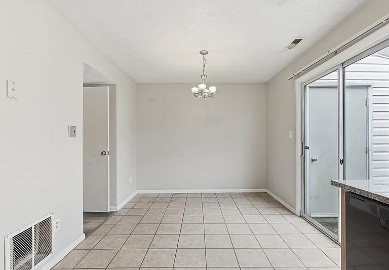 72 Chelmsford Ct — Photo 6