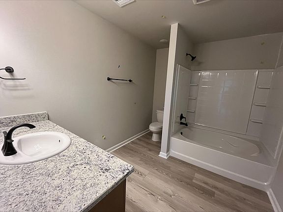 5th image of 303 Jacey Dr