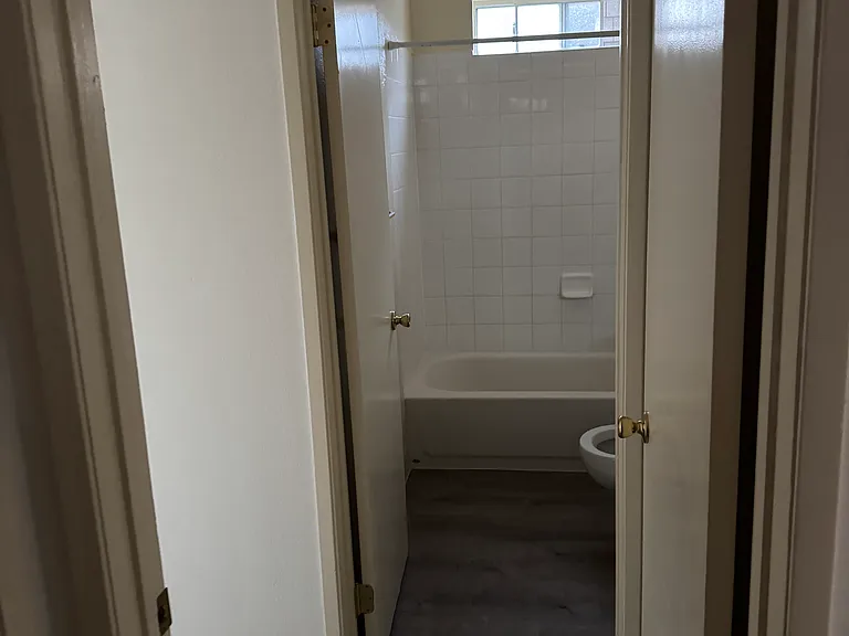 136 Concord St — Photo 10