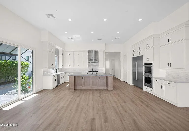 2648 E Longhorn Ct — Photo 3