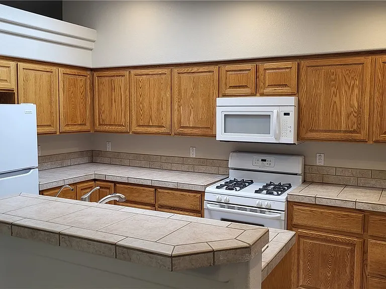 2105 E Crystal Dr — Photo 6