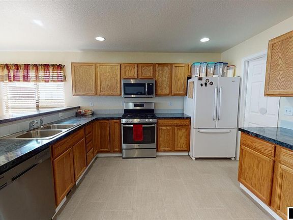 4th image of 3220 Dover Ave